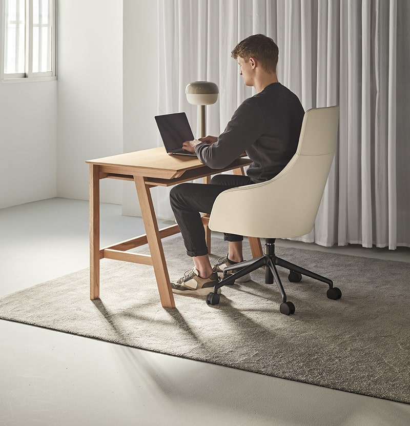 Helium executive Chair