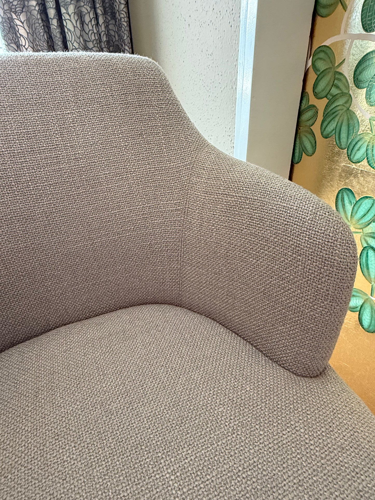 Abby Swivel Chairs (Set of 6) - Showroom Piece 30% off
