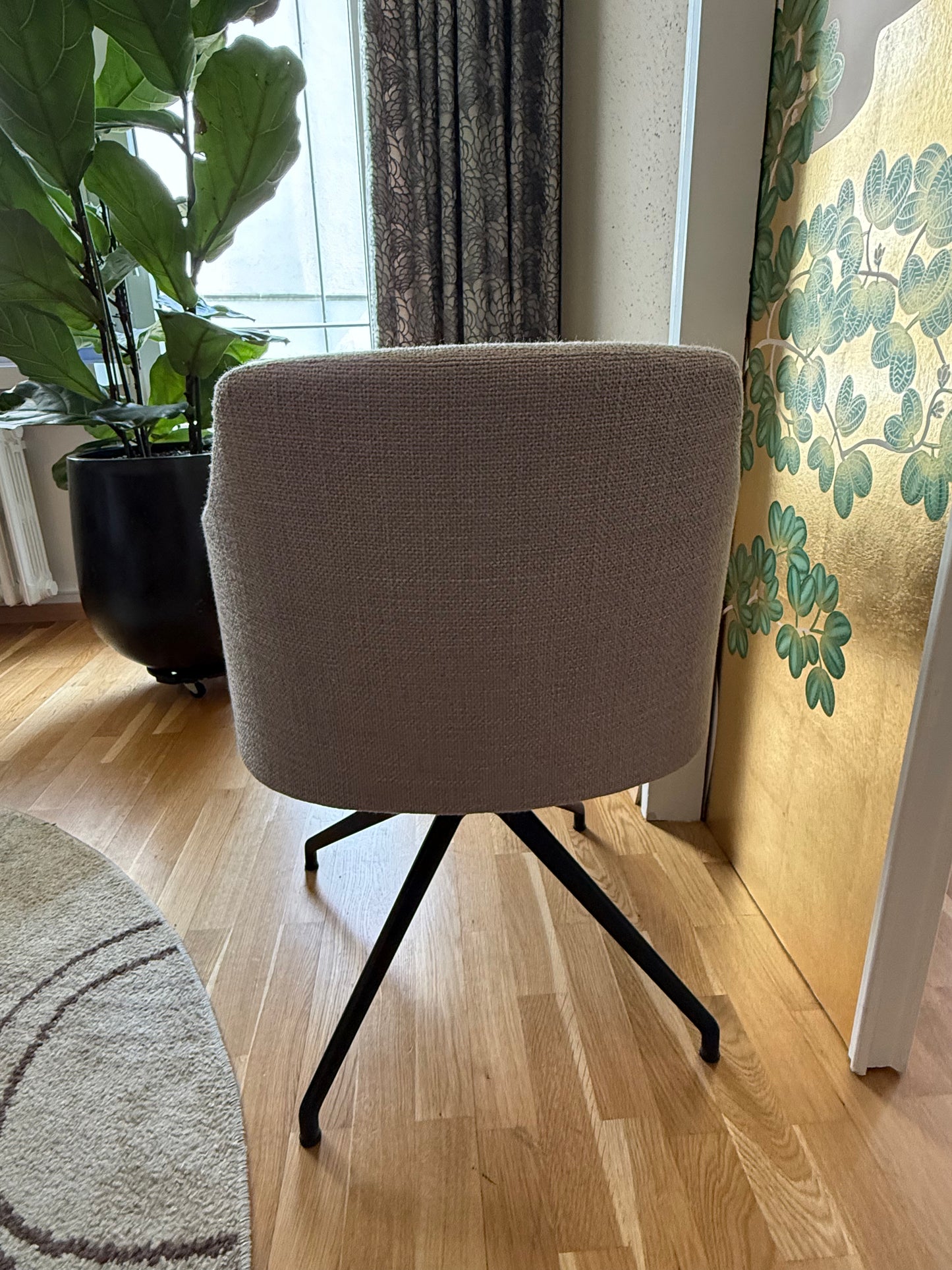 Abby Swivel Chairs (Set of 6) - Showroom Piece 30% off
