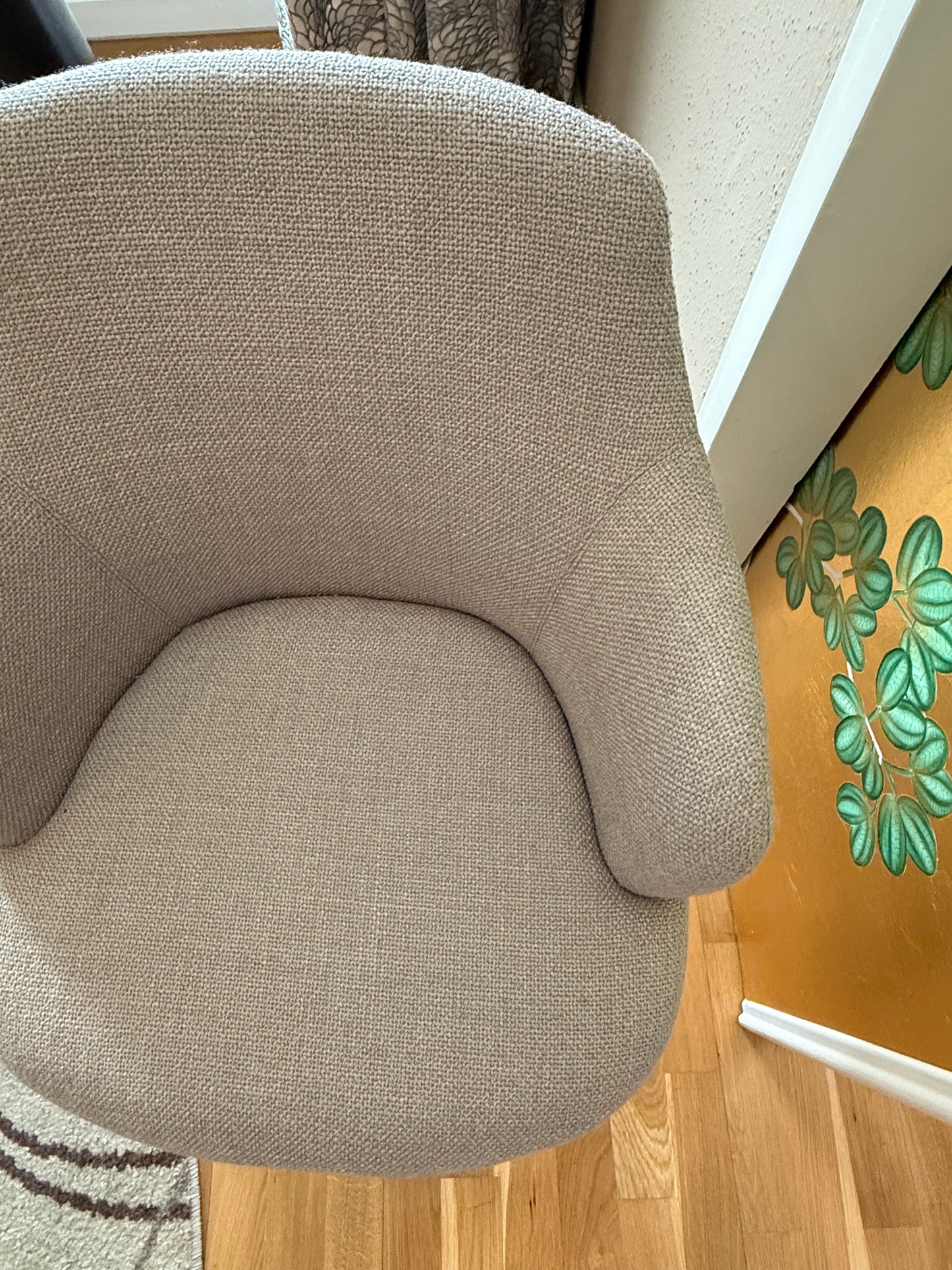 Abby Swivel Chairs (Set of 6) - Showroom Piece 30% off
