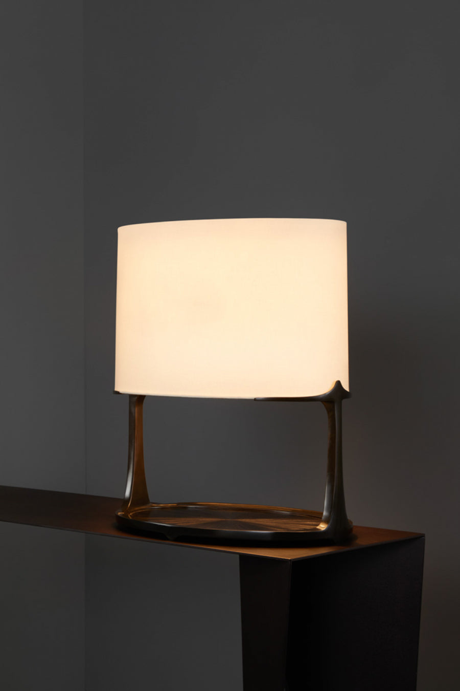 Inlet Table Lamp 
Ebony Straw